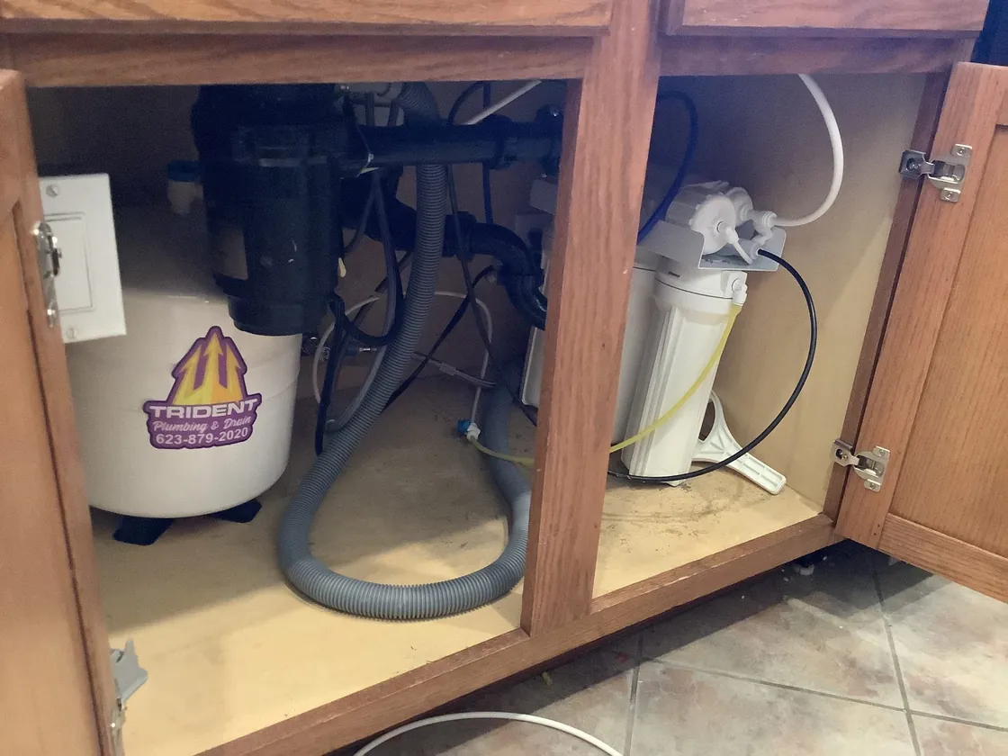 Reverse osmosis equipment and storage tank beneath a kitchen sink