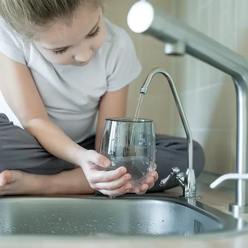 Little child open water tap